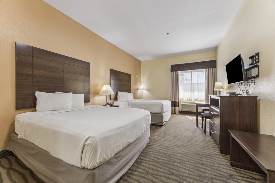 More Photos Of 2601 Spencer Hwy, Pasadena Hotel For Sale