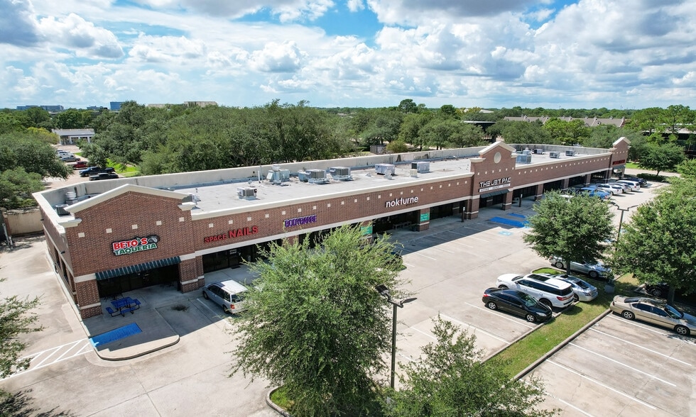 More Photos Of 17050 Saturn Ln, Houston Unknown For Lease