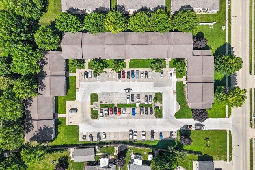 More Photos Of 611 W Van Weiss Blvd, West Burlington Apartments For Sale