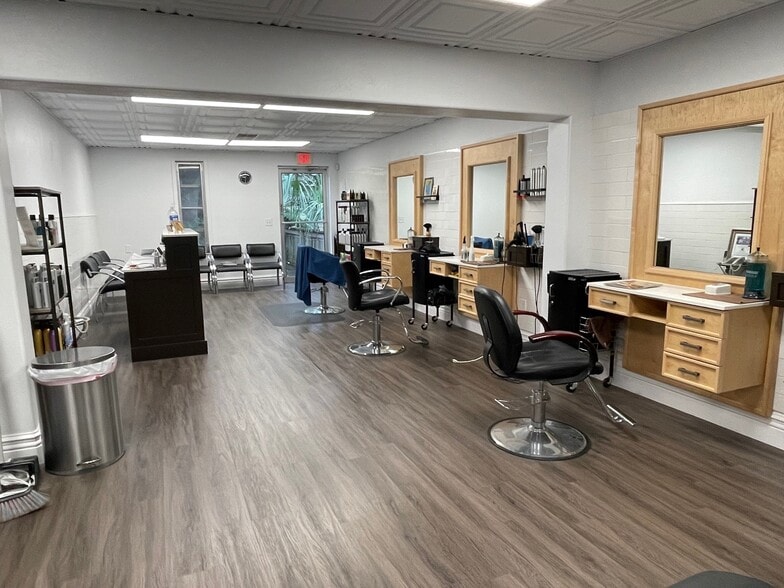 More Photos Of 4509 Bee Ridge Rd, Sarasota Medical For Sale