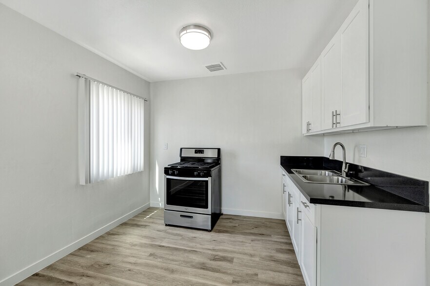 More Photos Of 1413-1421 S Standard Ave, Santa Ana Apartments For Sale