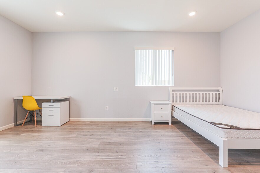 More Photos Of 1259 W 36th Pl, Los Angeles Apartments For Sale