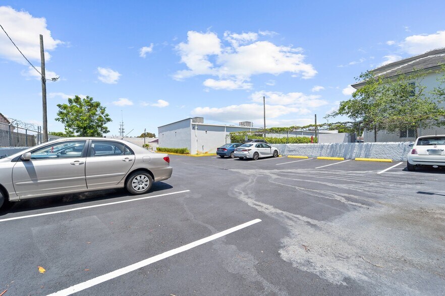 More Photos Of 4298 Palm Ave, Hialeah Freestanding For Sale