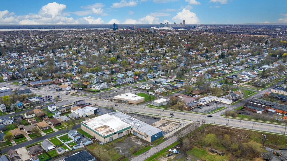 More Photos Of 2425 Hyde Park Blvd, Niagara Falls Freestanding For Sale