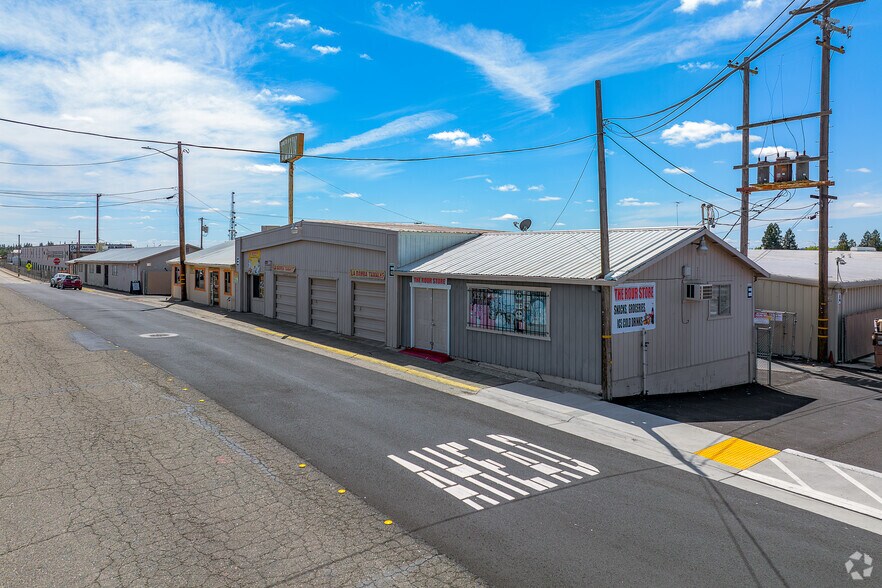 More Photos Of 100 Atkinson St, Roseville Warehouse For Lease