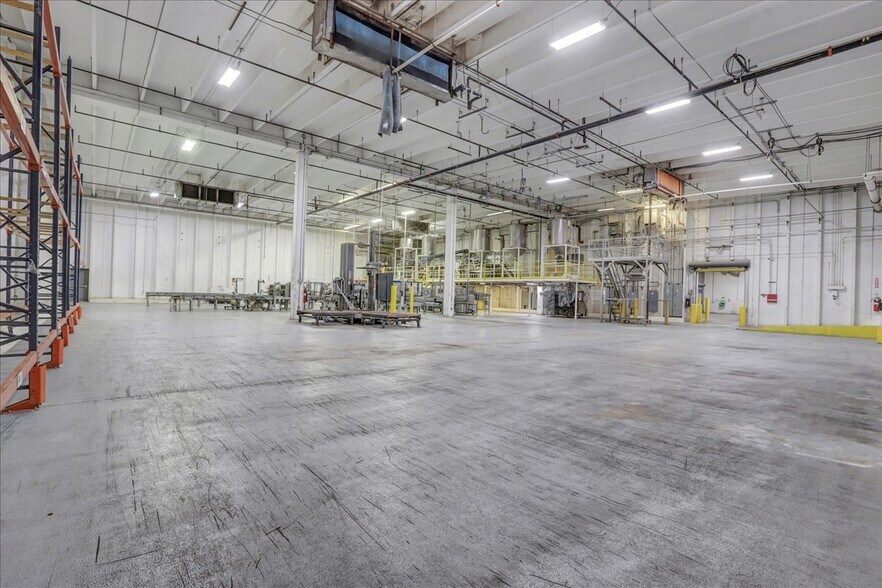 More Photos Of 901 E 66th St, Lubbock Manufacturing For Sale