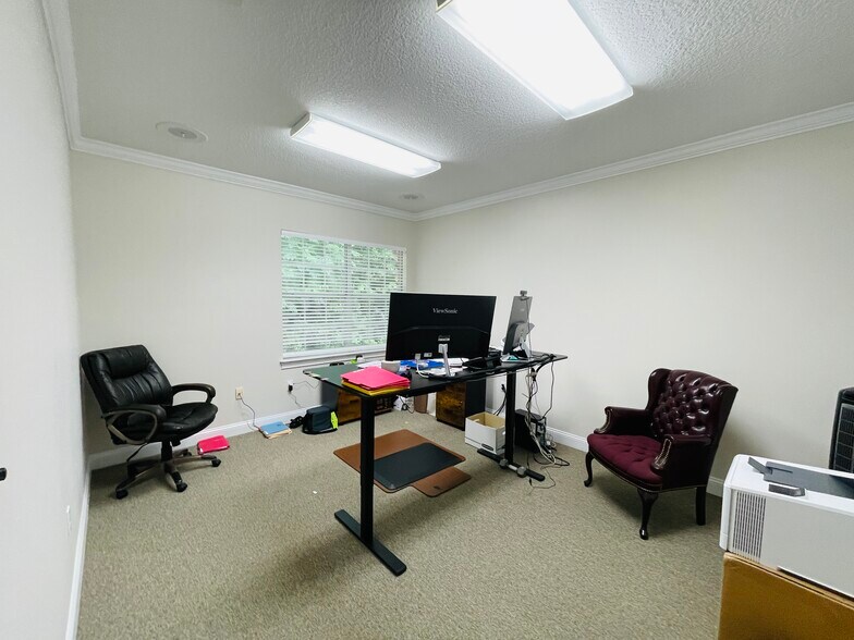 More Photos Of 6817 Southpoint Pky, Jacksonville Office For Sale