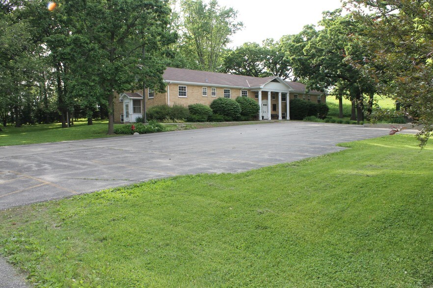 More Photos Of 526 N Main St, Elburn Religious Facility For Sale