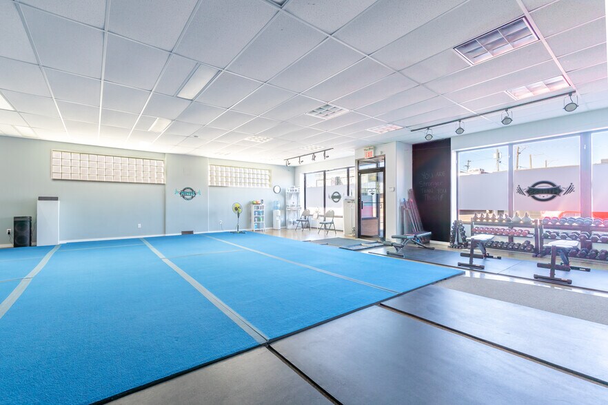 More Photos Of 5007 50 St, Lloydminster Office For Sale