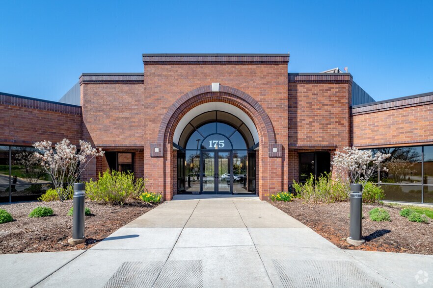 More Photos Of 175 N Patrick Blvd, Brookfield Office For Lease