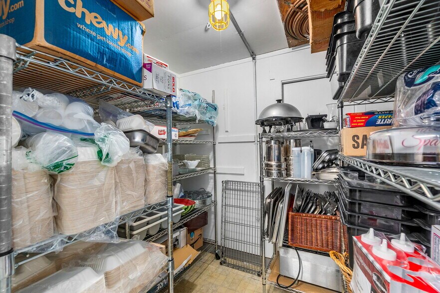 More Photos Of 402 Montesano St, Westport Flex For Sale