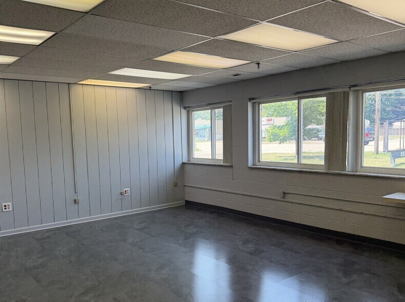 More Photos Of 30450 Little Mack Ave, Roseville Manufacturing For Sale