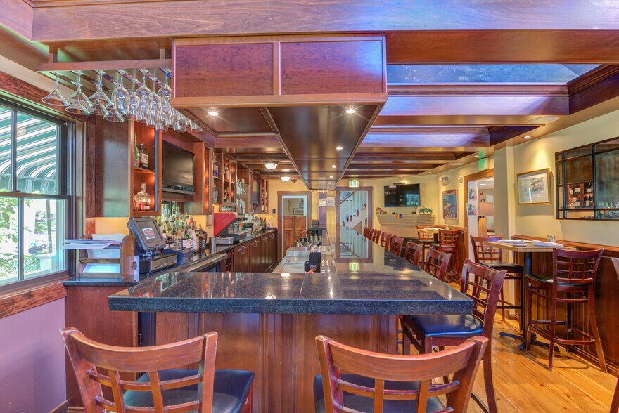 More Photos Of 200 Shore Rd, Ogunquit Restaurant For Sale