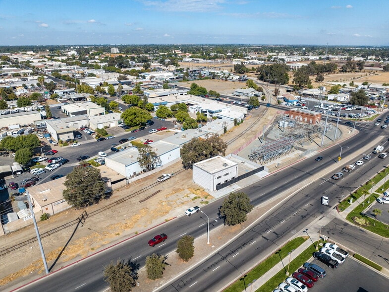 More Photos Of 217 S Ben Maddox Way, Visalia Service For Sale