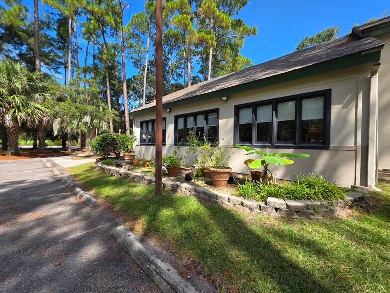 More Photos Of 9 Park Ln, Hilton Head Island Restaurant For Sale