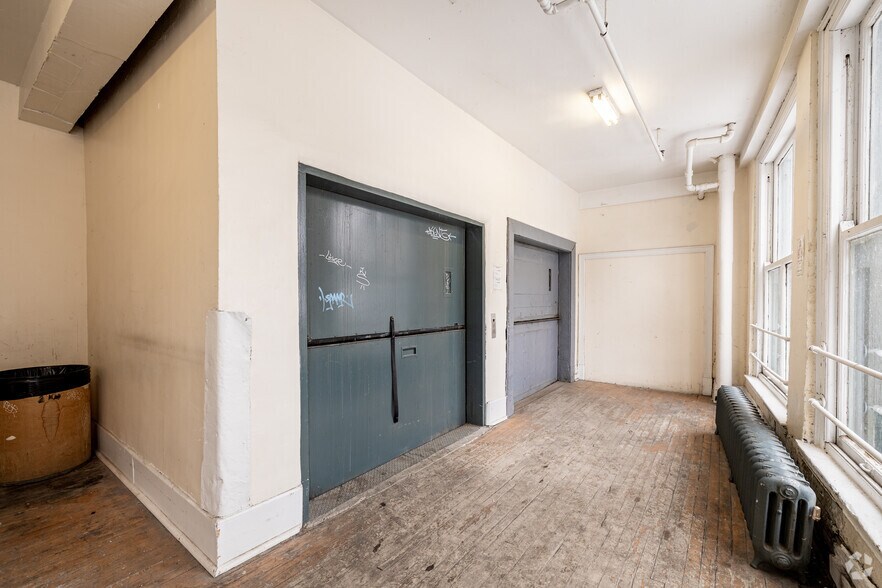 More Photos Of 350-390 Rue Sainte-Catherine O, Montréal Loft Creative Space For Lease