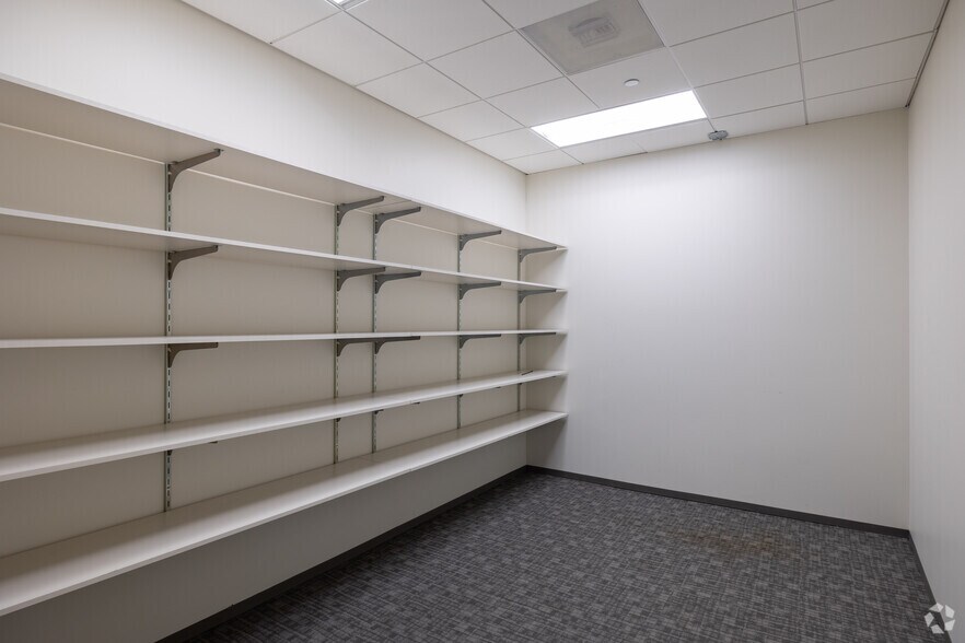 More Photos Of 15740 Park Row, Houston Unknown For Lease