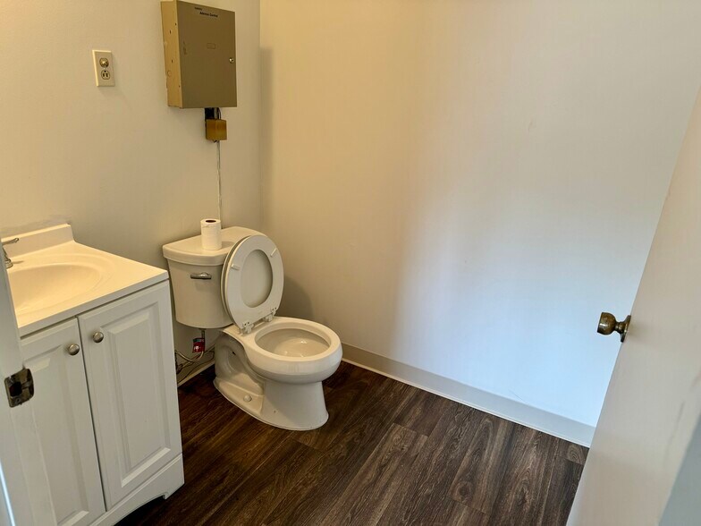 More Photos Of 122 S Delaware St, San Mateo Warehouse For Sale