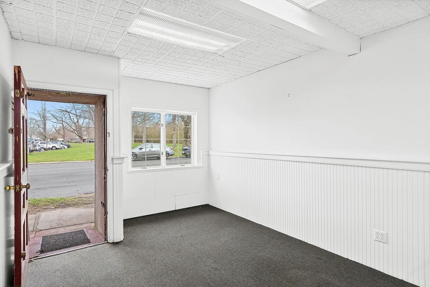 More Photos Of 59 Maple St, Southampton Office Residential For Sale