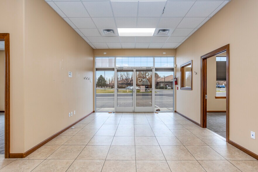 More Photos Of 501 N Quay St, Kennewick Warehouse For Lease
