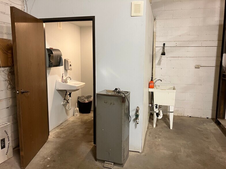 More Photos Of 5023 E Admiral Pl, Tulsa Warehouse For Sale