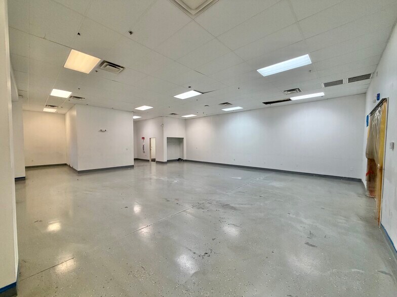 More Photos Of 1470 E Weisgarber Rd, Knoxville Light Distribution For Lease