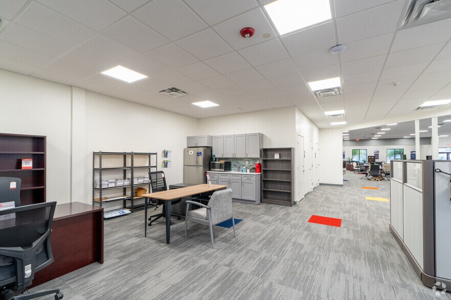 More Photos Of 2055 Palm Beach Lakes Blvd, West Palm Beach Storefront For Lease