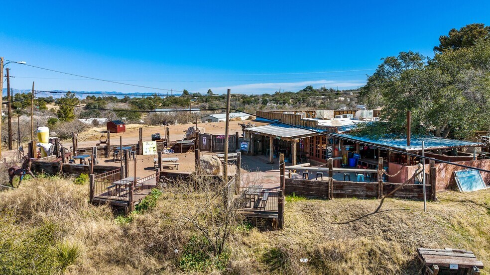 More Photos Of 1200 N Jefferson Dr, Oracle Bar For Sale