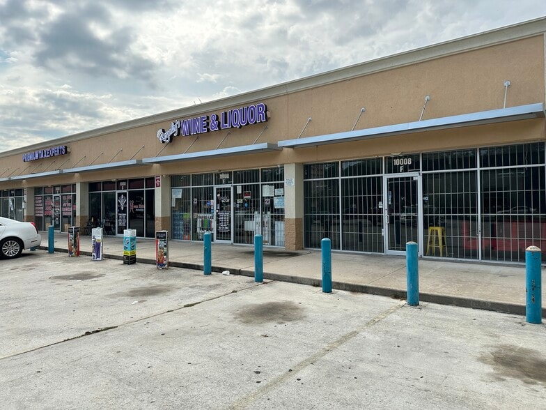 Primary Photo Of 10008 E Tidwell Rd, Houston Storefront Retail Office For Lease