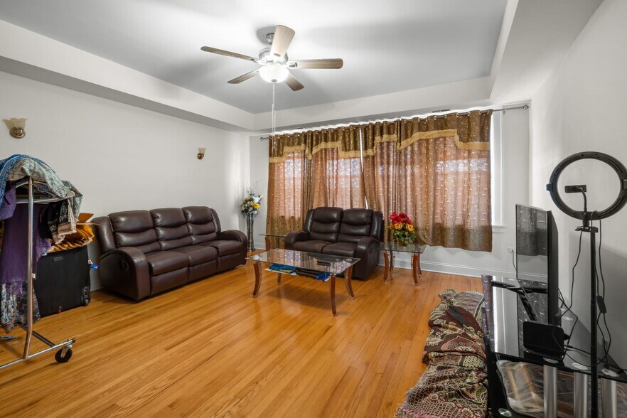 More Photos Of 6431-6433 N California Ave, Chicago Apartments For Sale