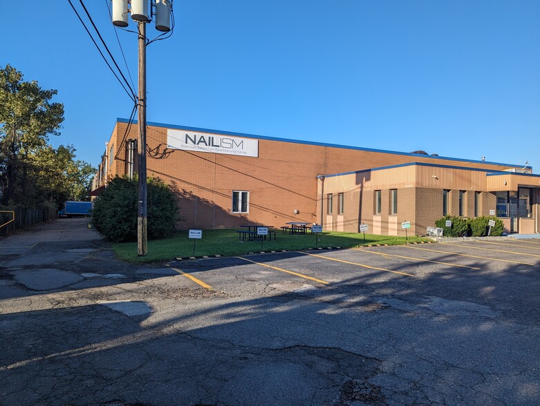 Primary Photo Of 300 W Commercial Ave, Moonachie Warehouse For Lease