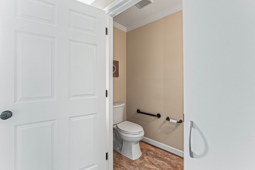 More Photos Of 128 Killian Farm Rd, Stanley Medical For Lease