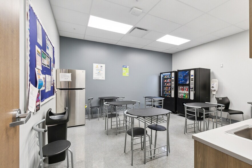 More Photos Of 3908 Veterans Memorial Blvd, Metairie General Retail For Sale