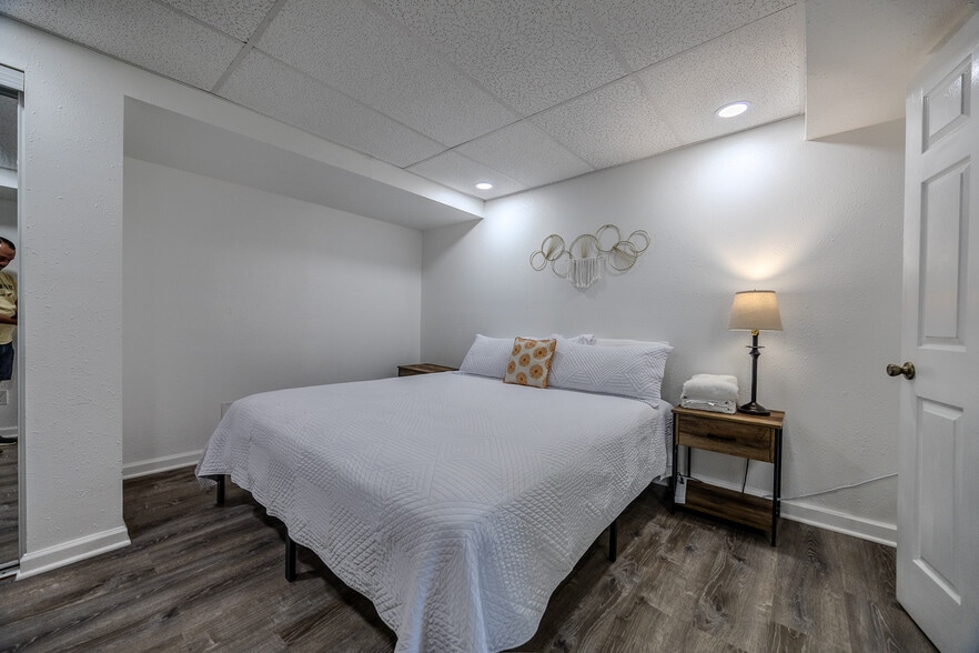 More Photos Of 2399 Twin Rivers Pt, Camdenton Trailer Camper Park For Sale