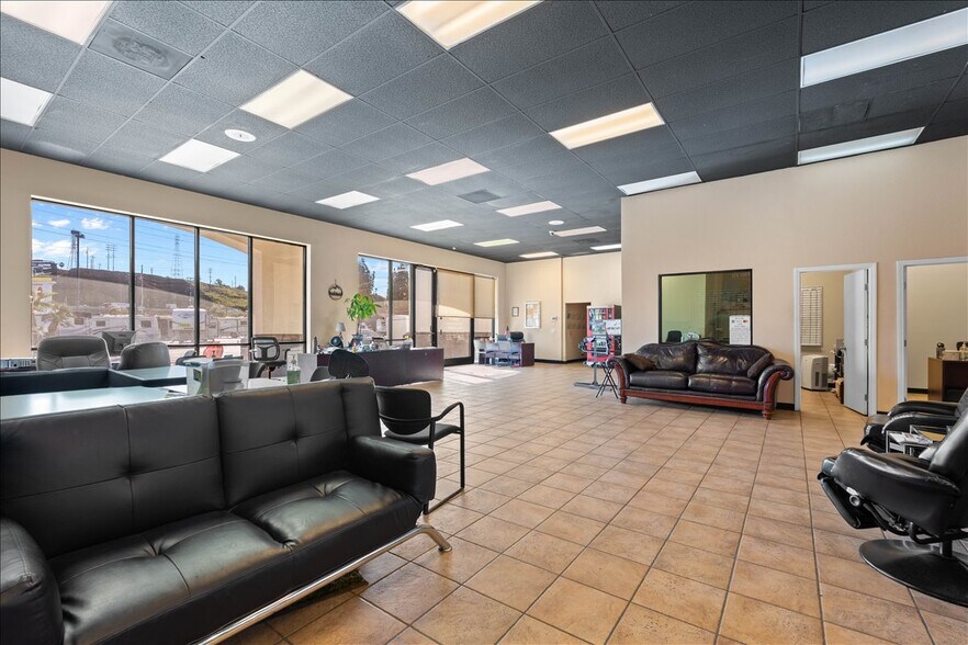 More Photos Of 1313 Rv Center Dr, Colton Auto Dealership For Lease