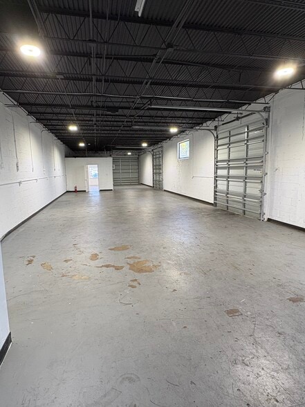 More Photos Of 4019 NE 6th Ave, Oakland Park Warehouse For Sale