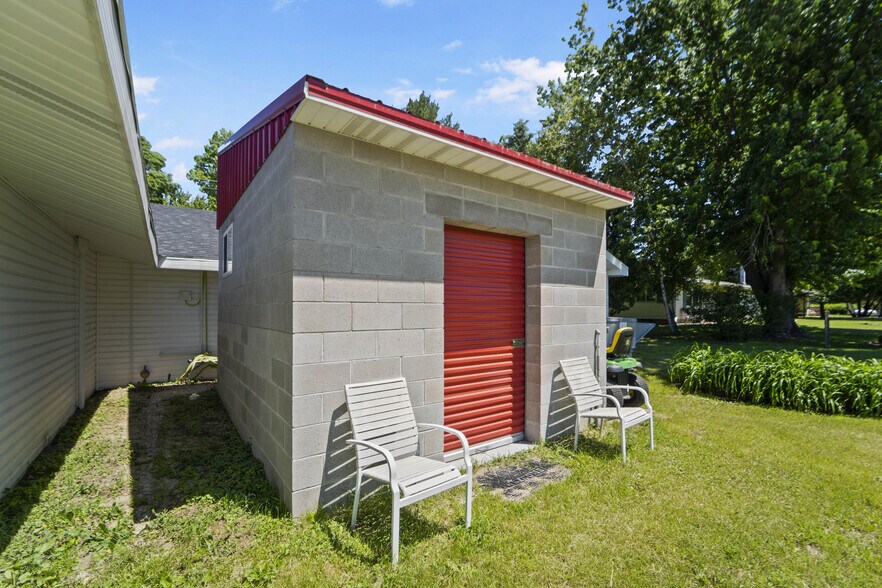 More Photos Of E6659 Wolf River Dr, Fremont General Retail For Sale