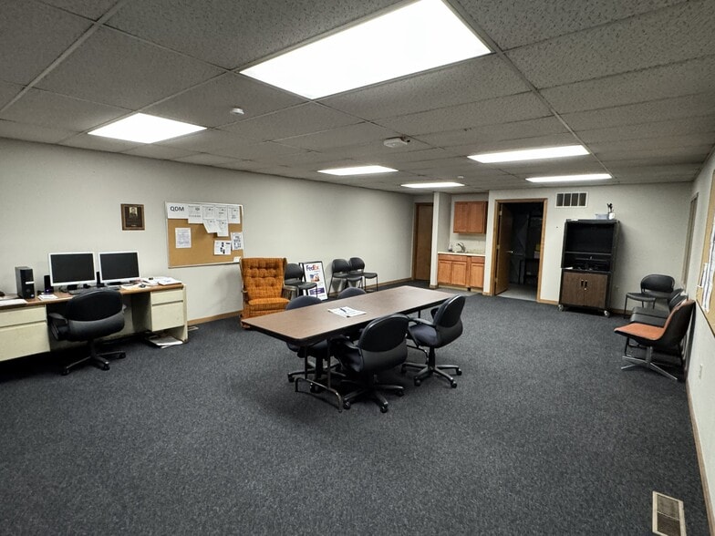 More Photos Of 930 E 4th Ave, Hutchinson Industrial For Sale