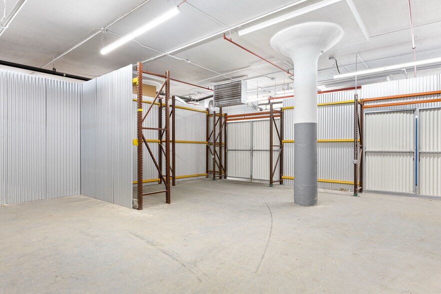 More Photos Of 59-00 Decatur St, Ridgewood Warehouse For Lease