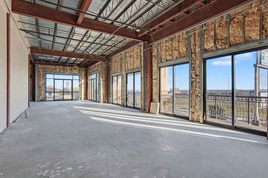 More Photos Of 295-307 E Renfro St, Burleson Office For Lease