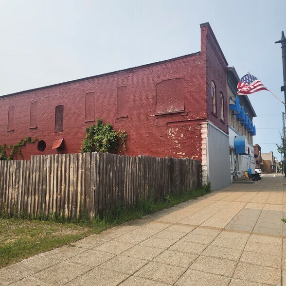 More Photos Of 104 S Main St, Evart Storefront For Sale