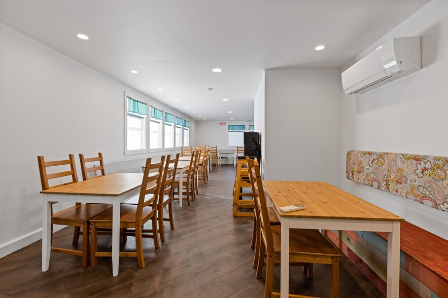 More Photos Of 205 W Main St, Liberty Restaurant For Sale