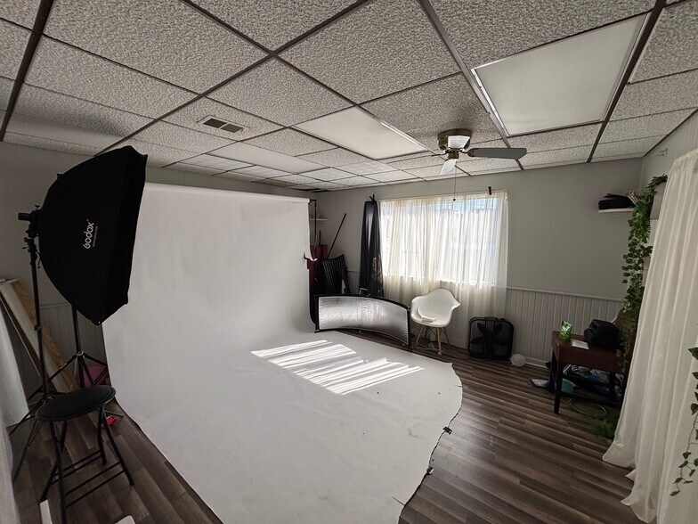 More Photos Of 1525 N Heidelbach Ave, Evansville Light Distribution For Lease