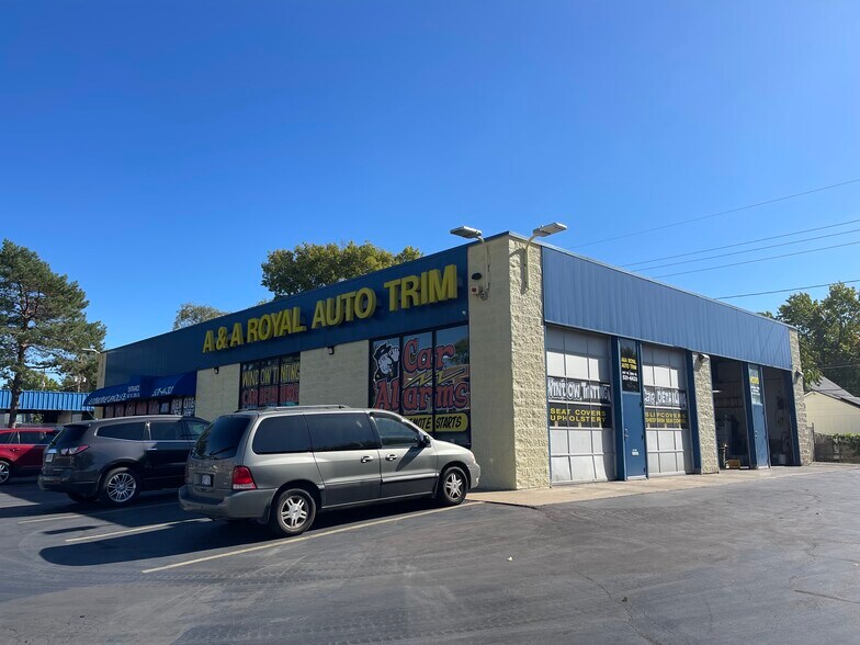 More Photos Of 647 W 39th St, Kansas City Freestanding For Sale