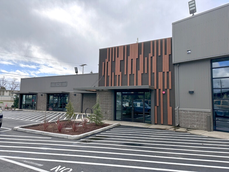 Primary Photo Of 1793 Silverton Rd NE, Salem Freestanding For Lease