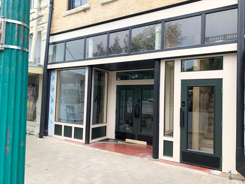 More Photos Of 712 S Austin Ave, Georgetown Storefront Retail Office For Sale