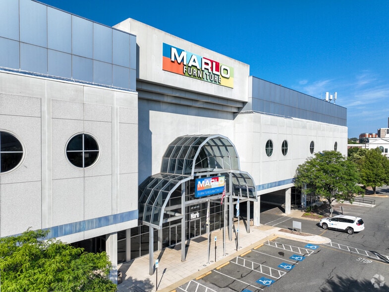 More Photos Of 725 Rockville Pike, Rockville Showroom For Lease