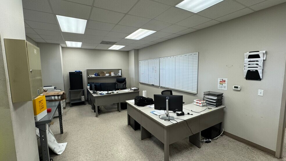 More Photos Of 6327 Thompson Rd, Baytown Truck Terminal For Lease