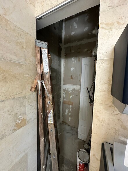 More Photos Of 401 W Atlantic Ave, Delray Beach Storefront Retail Office For Lease