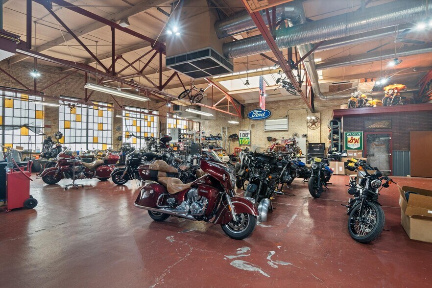 More Photos Of 522 6th St, Racine General Retail For Sale